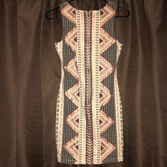 Charlotte Russe Beautiful Dress - Picture 3 of 5